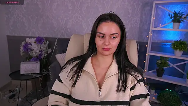 Snapshot of MilashaLovely chatting on November 25, 8:47 am MilashaLovely online show from November 25, 8:47 am