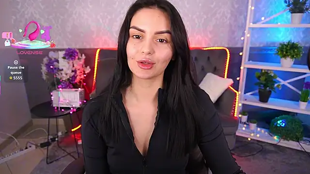 Snapshot of MilashaLovely chatting on November 28, 2:39 pm MilashaLovely online show from November 28, 2:39 pm