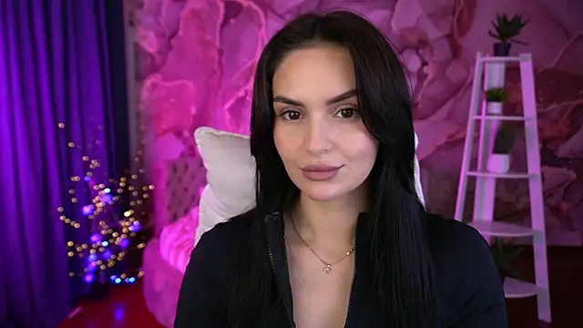 Snapshot of MilashaLovely chatting on November 4, 7:45 am MilashaLovely online show from November 4, 7:45 am