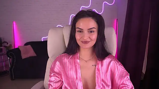 Snapshot of MilashaLovely chatting on November 5, 2:20 pm MilashaLovely online show from November 5, 2:20 pm