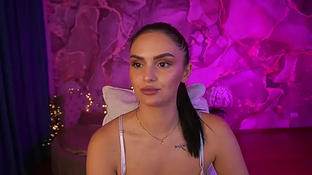 Snapshot of MilashaLovely chatting on October 25, 8:20 pm MilashaLovely online show from October 25, 8:20 pm