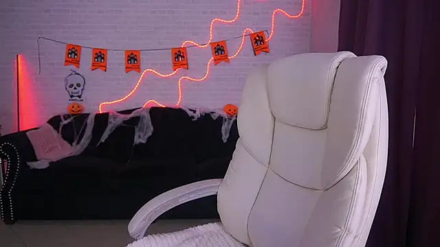 Snapshot of MilashaLovely chatting on October 31, 2:02 pm MilashaLovely online show from October 31, 2:02 pm