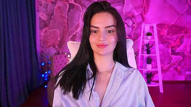 Snapshot of MilashaLovely chatting on November 18, 7:33 am MilashaLovely online show from November 18, 7:33 am