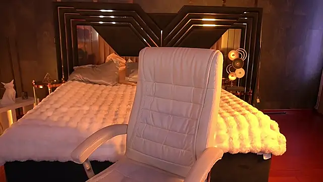 Snapshot of LiliyaMoon chatting on December 4, 7:29 am LiliyaMoon online show from December 4, 7:29 am