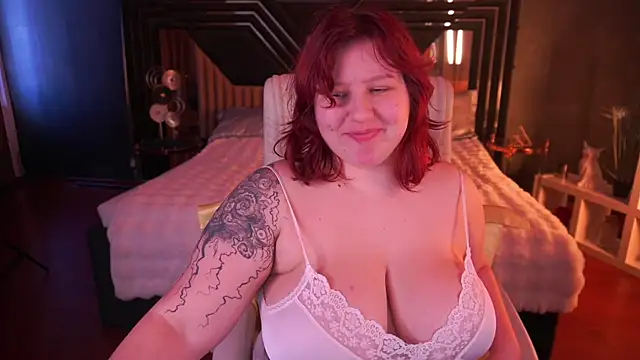 Snapshot of LiliyaMoon chatting on December 16, 7:45 am LiliyaMoon online show from December 16, 7:45 am