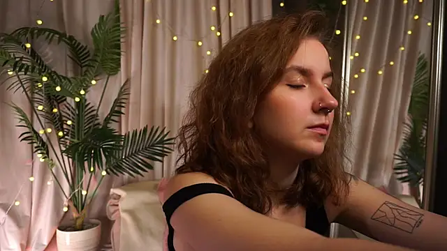 Snapshot of mind_game chatting on October 12, 5:53 am mind game online show from October 12, 5:53 am