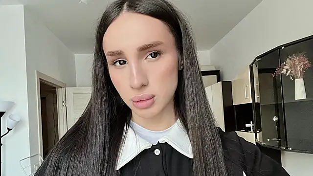 Kim Oberlin  online show from March 12, 5:06 pm