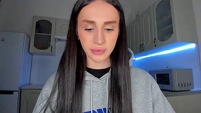 Kim Oberlin  online show from February 7, 4:04 pm