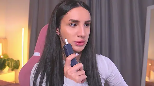 Snapshot of Kim_Oberlin_ chatting on November 11, 11:27 am Kim Oberlin online show from November 11, 11:27 am