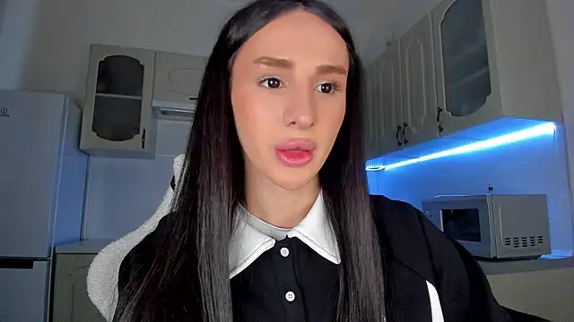 Kim Oberlin  online show from February 5, 1:07 pm