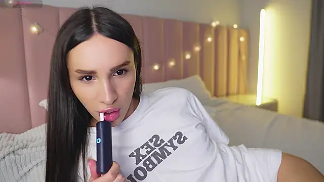 Snapshot of Kim_Oberlin_ chatting on November 30, 4:41 pm Kim Oberlin online show from November 30, 4:41 pm