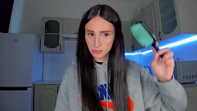 Kim Oberlin  online show from February 1, 11:08 am