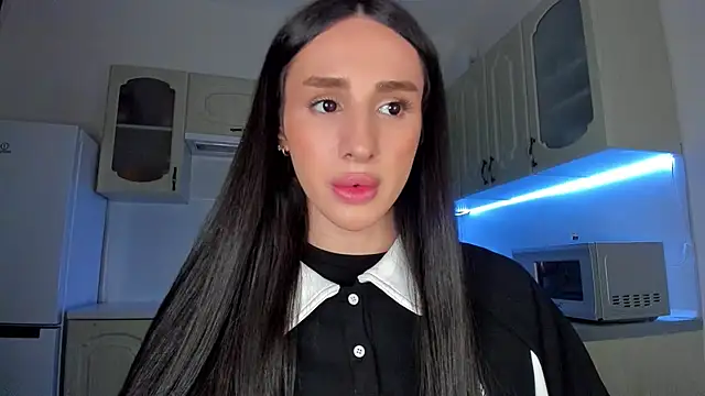 Kim Oberlin  online show from February 8, 8:06 pm