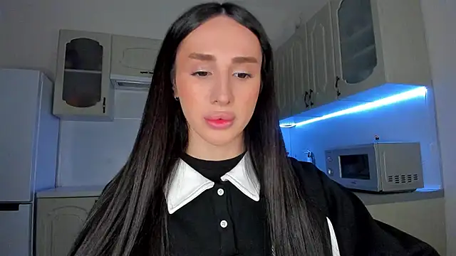 Kim Oberlin  online show from February 6, 6:04 pm