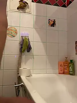 Snapshot of Gilgamesch1704 chatting on December 28, 11:05 pm Gilgamesch1704 online show from December 28, 11:05 pm