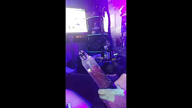 Snapshot of Gilgamesch1704 chatting on November 30, 7:47 pm Gilgamesch1704 online show from November 30, 7:47 pm