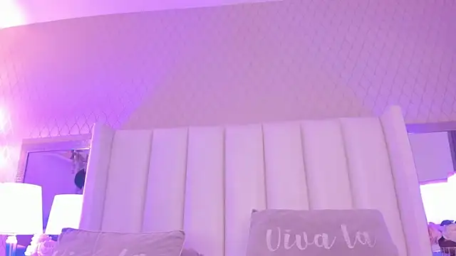 Snapshot of SophiaSmiiths_ chatting on May 7, 10:24 pm SophiaSmiiths online show from May 7, 10:24 pm