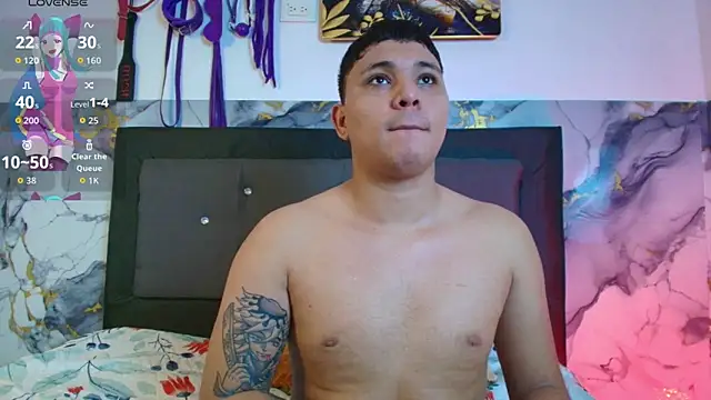 couple lovelyds online show from April 7, 9:05 pm