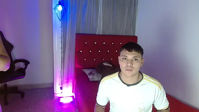 Snapshot of couple_lovelyds chatting on November 15, 1:37 pm couple lovelyds online show from November 15, 1:37 pm