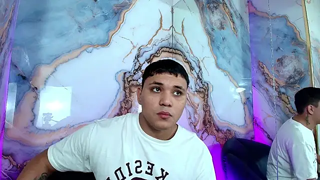 couple lovelyds online show from February 5, 8:48 pm