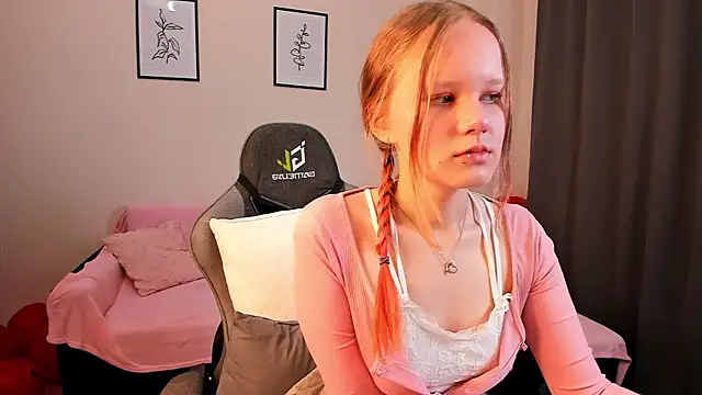 boostyboobs online show from March 3, 9:15 pm