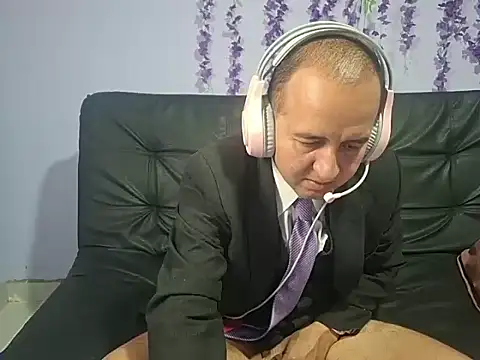 yazforeSolo online show from November 12, 2:43 pm