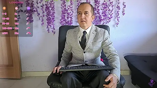 yazforeSolo online show from February 9, 2:04 pm