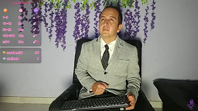 yazforeSolo online show from February 10, 2:10 am