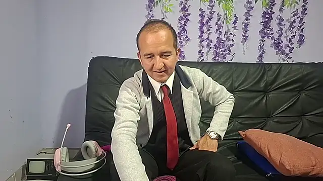 yazforeSolo online show from November 13, 3:49 pm