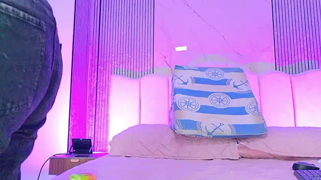 Sofia martiin online show from February 25, 3:07 am