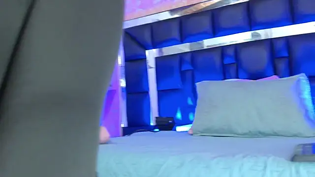 Sofia martiin online show from September 18, 3:09 am