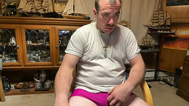 Snapshot of ScubaStevex chatting on May 9, 3:54 am ScubaStevex online show from May 9, 3:54 am