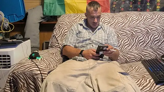 ScubaStevex online show from July 6, 7:37 am
