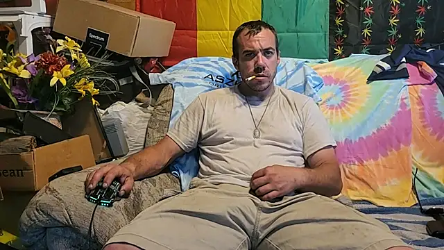 Snapshot of ScubaStevex chatting on June 3, 4:44 pm ScubaStevex online show from June 3, 4:44 pm