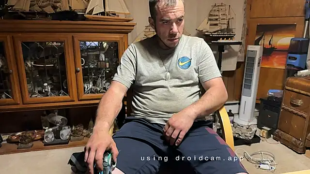 Snapshot of ScubaStevex chatting on May 5, 4:37 am ScubaStevex online show from May 5, 4:37 am