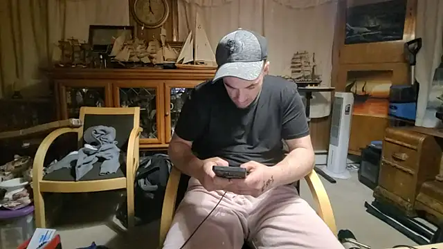 ScubaStevex online show from April 18, 4:15 am