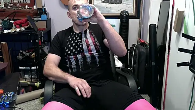 Snapshot of ScubaStevex chatting on November 9, 11:09 pm ScubaStevex online show from November 9, 11:09 pm