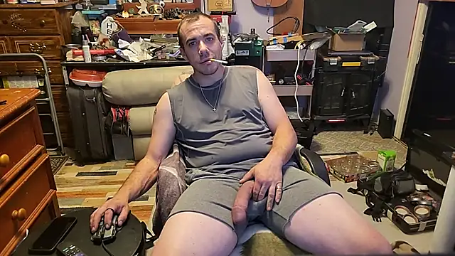 Snapshot of ScubaStevex chatting on December 4, 1:26 am ScubaStevex online show from December 4, 1:26 am