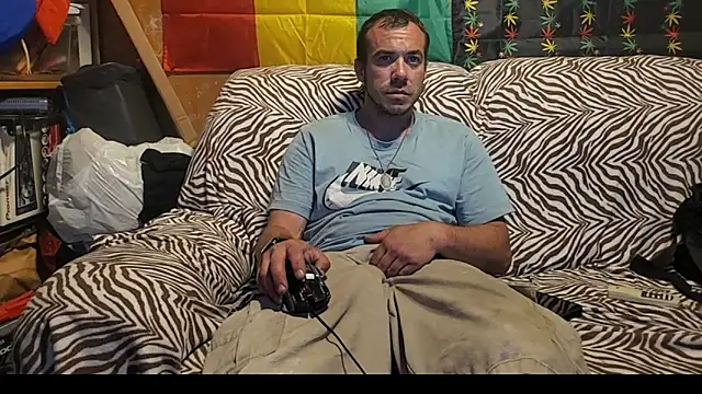 Snapshot of ScubaStevex chatting on June 17, 12:21 am ScubaStevex online show from June 17, 12:21 am