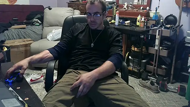 Snapshot of ScubaStevex chatting on November 2, 4:23 pm ScubaStevex online show from November 2, 4:23 pm