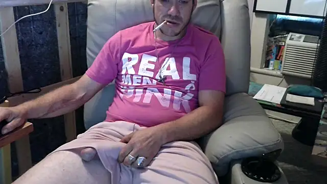 Snapshot of ScubaStevex chatting on October 9, 12:38 pm ScubaStevex online show from October 9, 12:38 pm