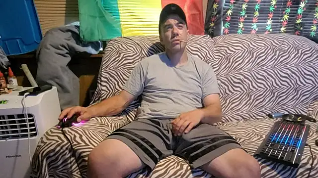 ScubaStevex online show from July 4, 2:54 pm