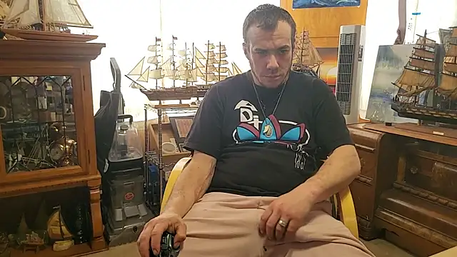 ScubaStevex online show from March 11, 8:03 pm