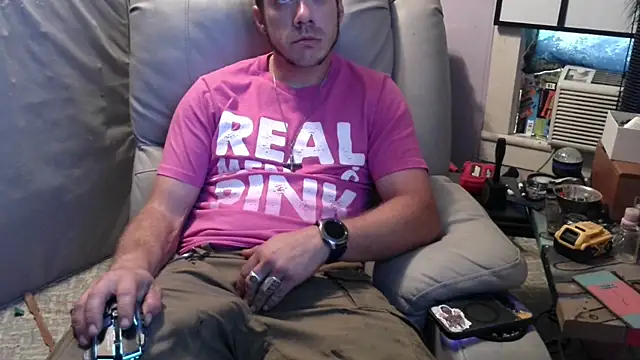 Snapshot of ScubaStevex chatting on October 8, 2:40 pm ScubaStevex online show from October 8, 2:40 pm