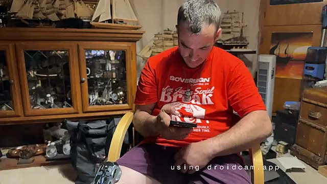 Snapshot of ScubaStevex chatting on May 6, 5:22 am ScubaStevex online show from May 6, 5:22 am