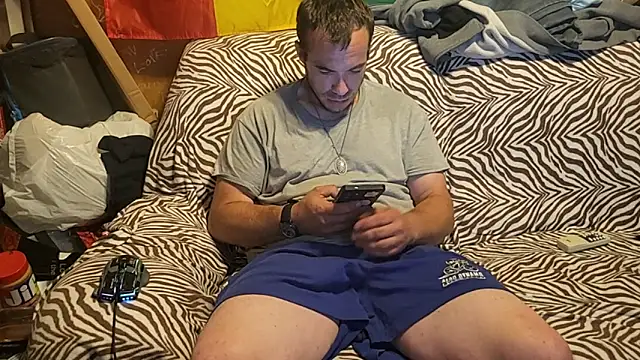 Snapshot of ScubaStevex chatting on June 17, 11:47 pm ScubaStevex online show from June 17, 11:47 pm