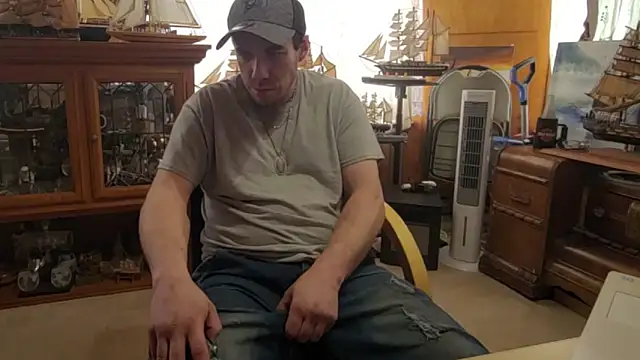 ScubaStevex online show from April 2, 6:36 pm