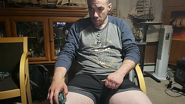 ScubaStevex online show from April 19, 6:58 am