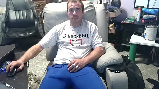 Snapshot of ScubaStevex chatting on October 25, 6:52 pm ScubaStevex online show from October 25, 6:52 pm