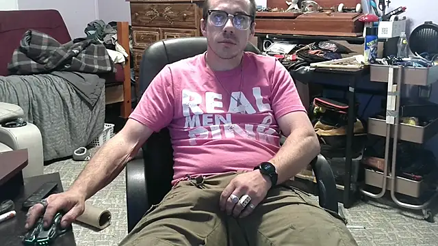 Snapshot of ScubaStevex chatting on October 28, 5:45 pm ScubaStevex online show from October 28, 5:45 pm